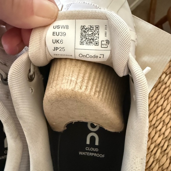 On Cloud 6 Waterproof (Pearl / Cream) - Picture 8 of 8